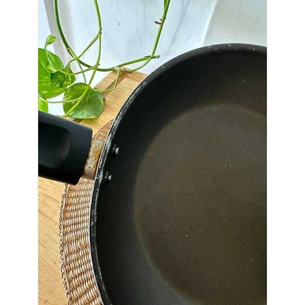 Black Kitchen cooking pan
